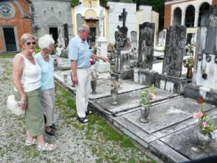 077 Bosi Graves Loppia Cemetry